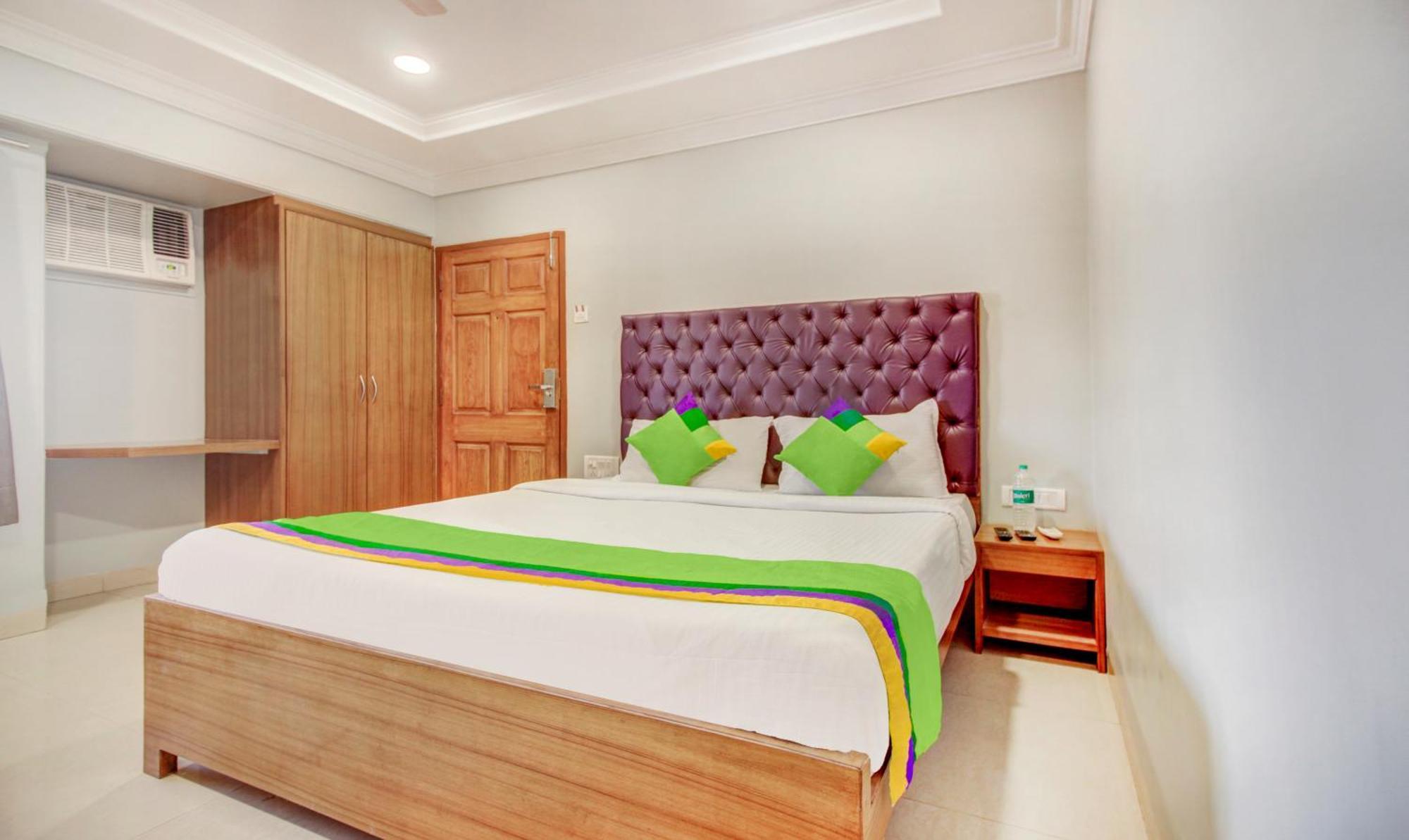Treebo Cruz Royale Santacruz West Hotel Mumbai Ngoại thất bức ảnh