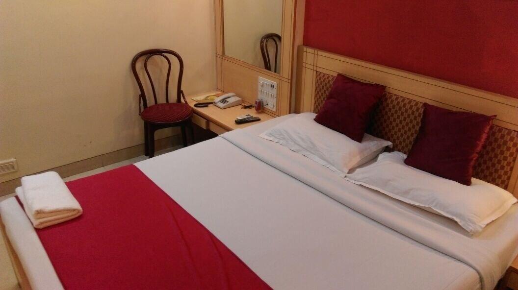 Treebo Cruz Royale Santacruz West Hotel Mumbai Ngoại thất bức ảnh