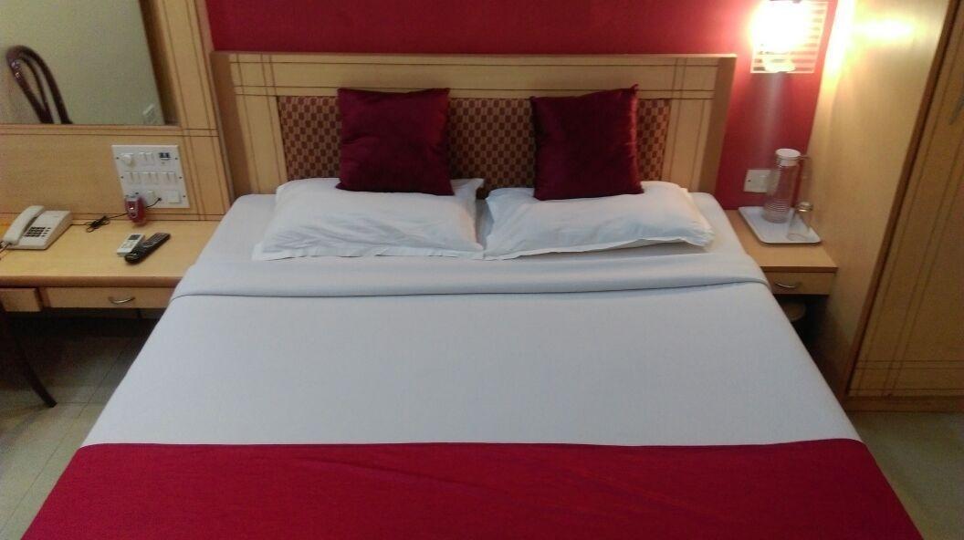 Treebo Cruz Royale Santacruz West Hotel Mumbai Ngoại thất bức ảnh