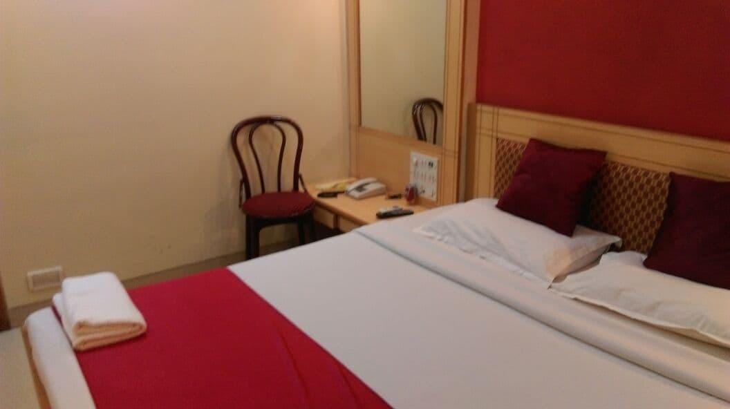 Treebo Cruz Royale Santacruz West Hotel Mumbai Ngoại thất bức ảnh