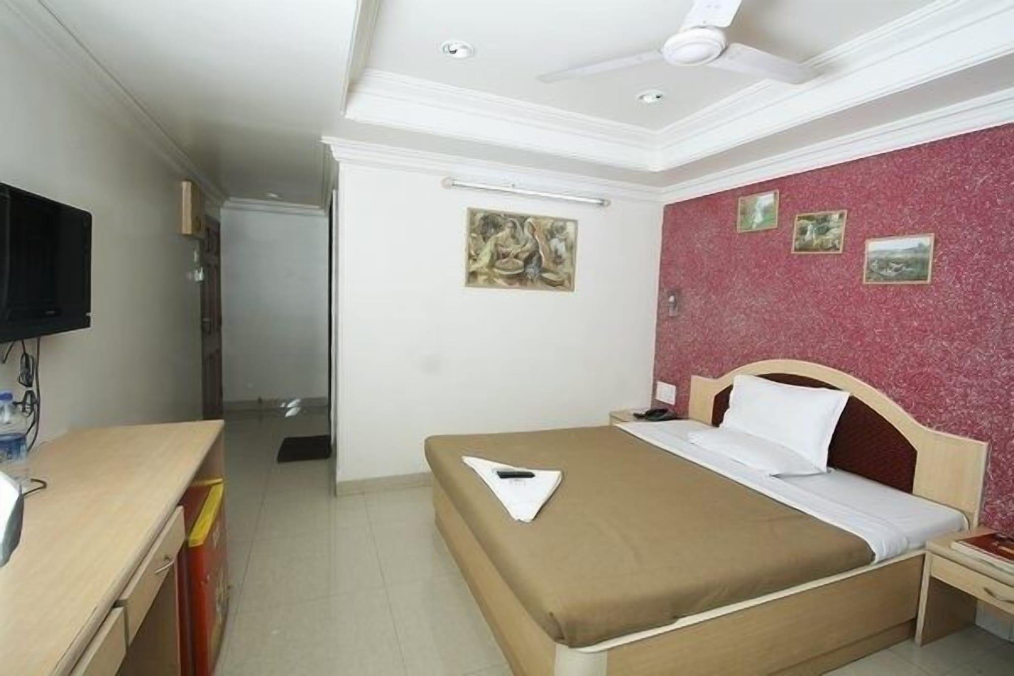 Treebo Cruz Royale Santacruz West Hotel Mumbai Ngoại thất bức ảnh